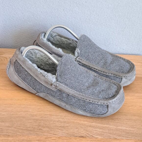 UGG Men’s Ascot Slippers Size 10 Grey Suede UGGplush Fur Lined Slip-On Loafers - Picture 1 of 10